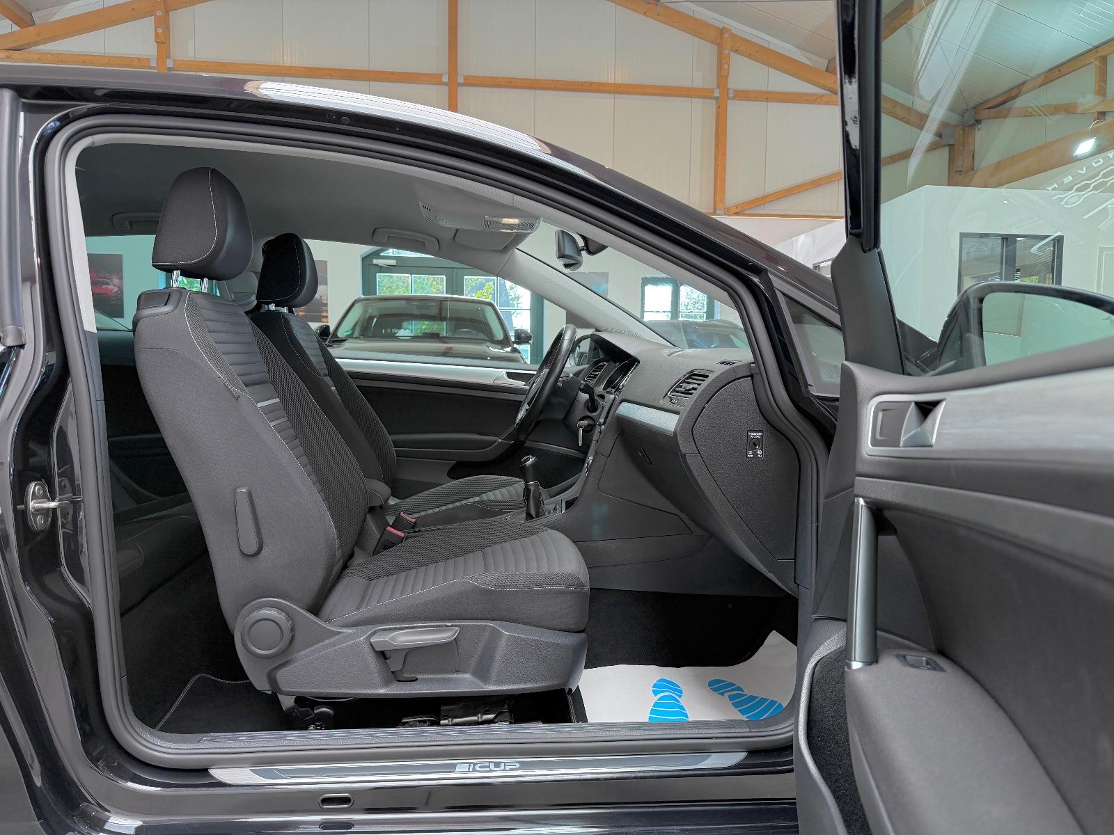 Volkswagen Golf 7 VII Lim. 1.2 TSI BMT CUP Standheizung/1.H