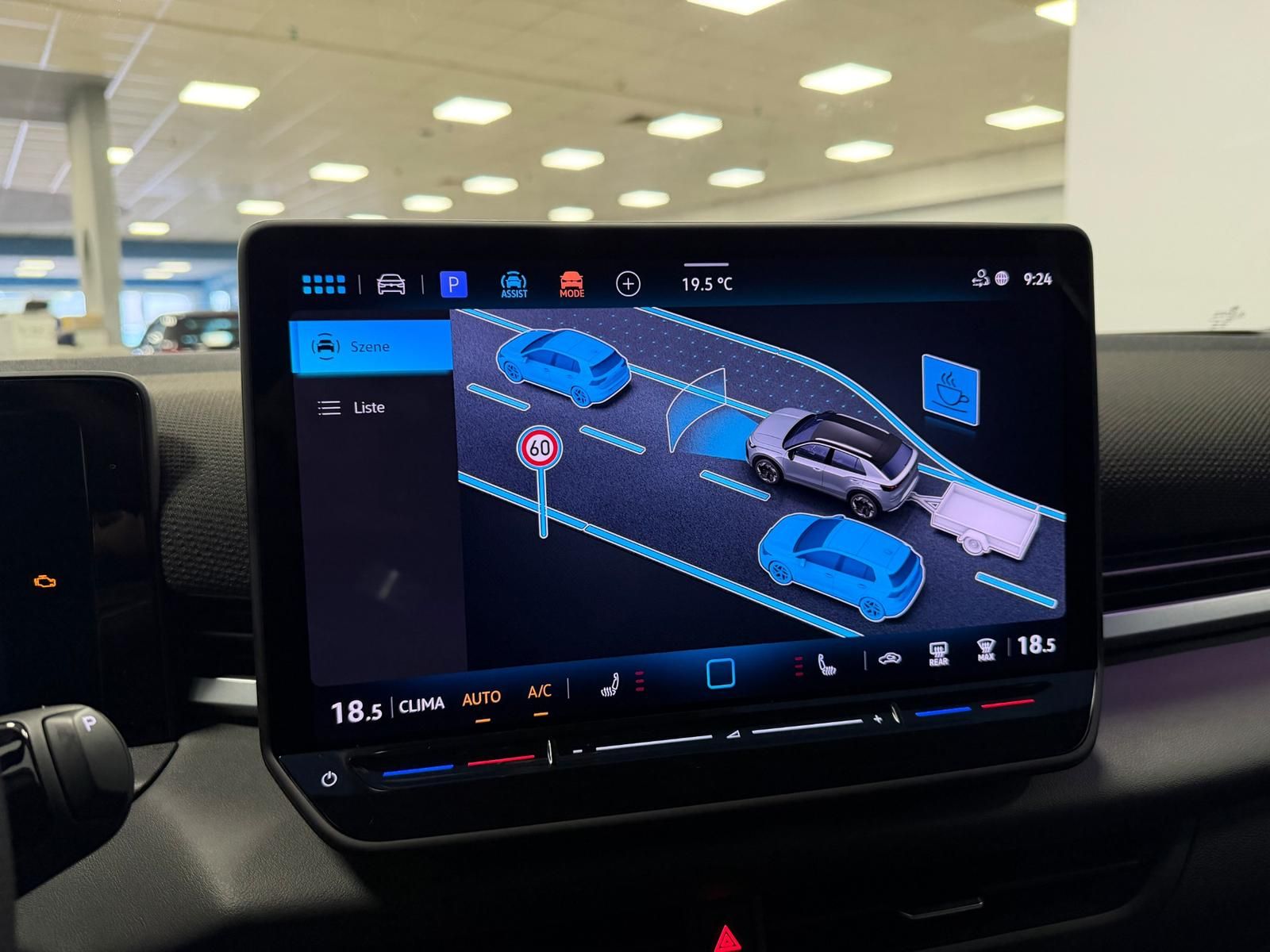 Fahrzeugabbildung Volkswagen T-Roc 1.5 eTSI DSG R-Line+AHK+ACC+TOTWINKEL+RFK+