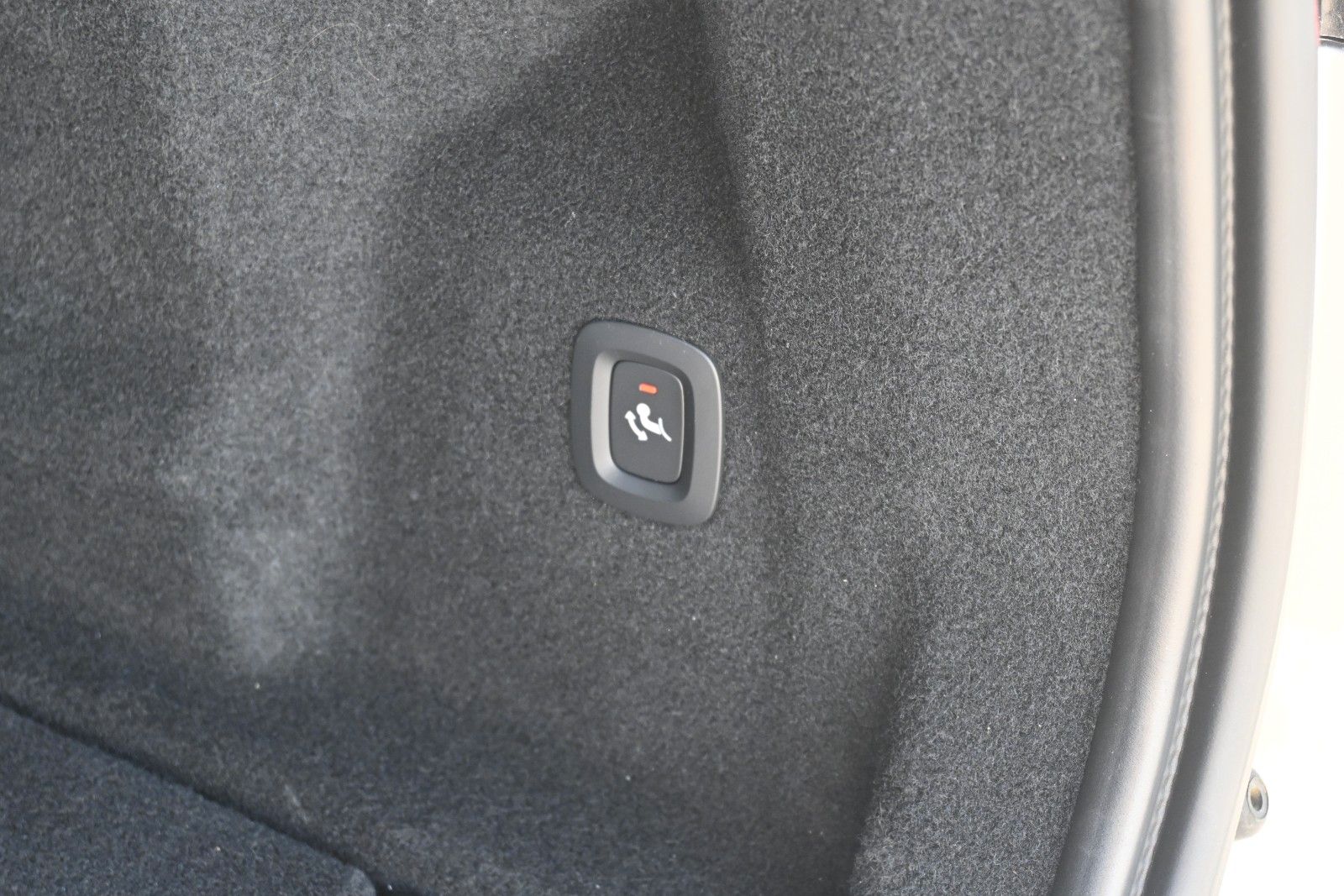 Fahrzeugabbildung Volvo XC60 B4 AWD Plus Dark*LED*PANO*STHZ*H&K*360°*AHK