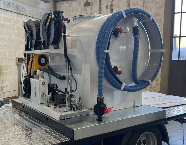 Autres Saug u.Spül 2000L/ 580L Vacuum 6 x WC auf 7.5t