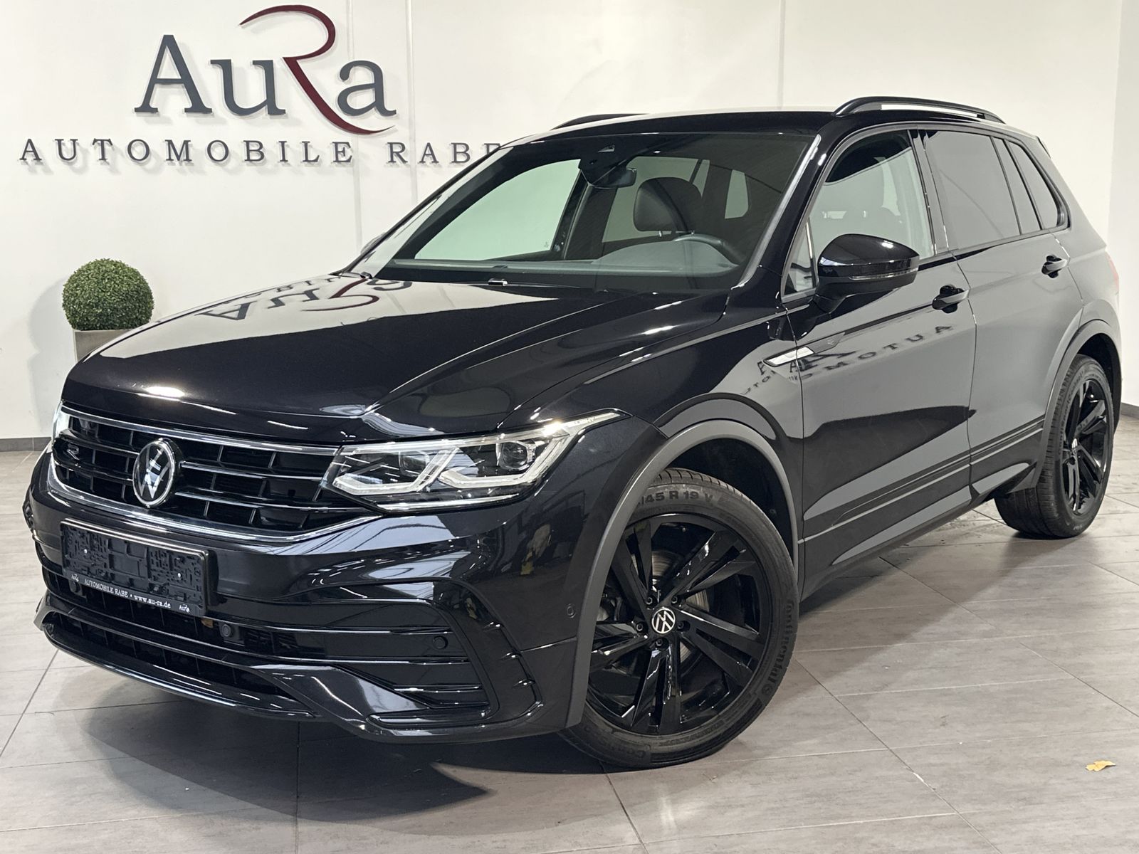 Fahrzeugabbildung Volkswagen Tiguan 2.0 TDI DSG R-Line Black NAV+IQ-LIGHT+ACC