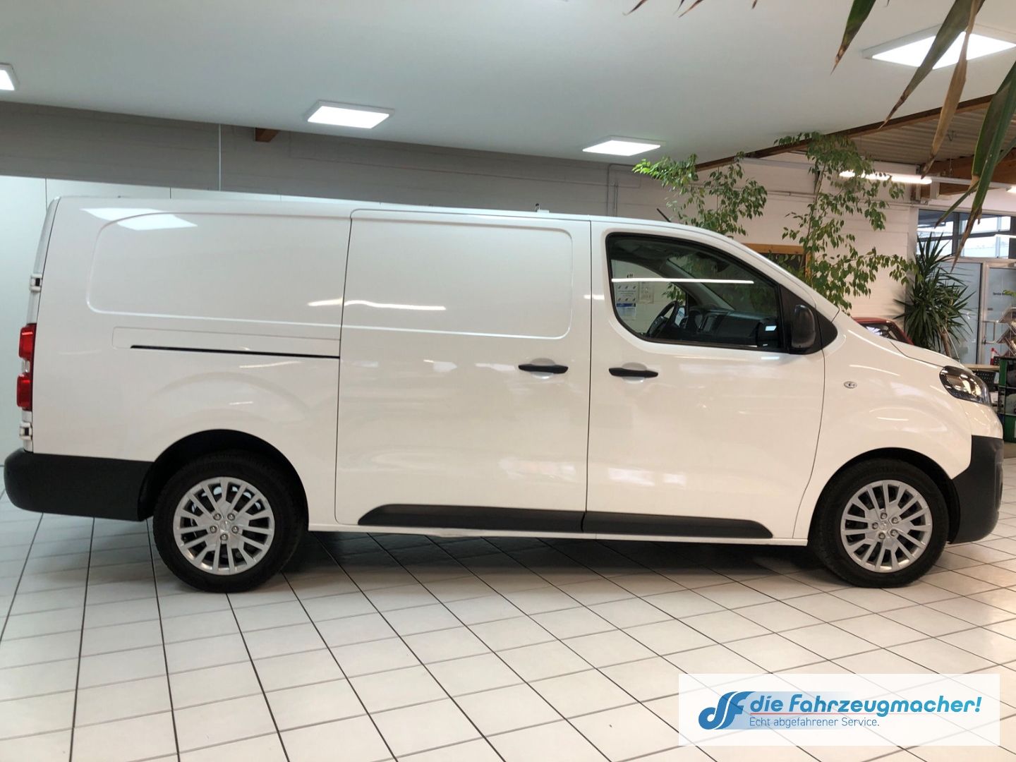 Fahrzeugabbildung Opel Vivaro Kasten Edition L 2.0 D EU6d Apple CarPlay