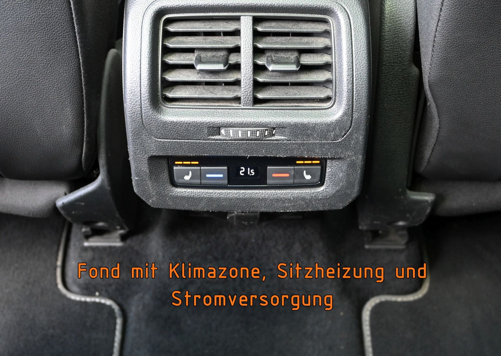 Fahrzeugabbildung Volkswagen Touran 2.0 TDI DSG R-Line °ACC°AHK°PANORAMA°KAM°