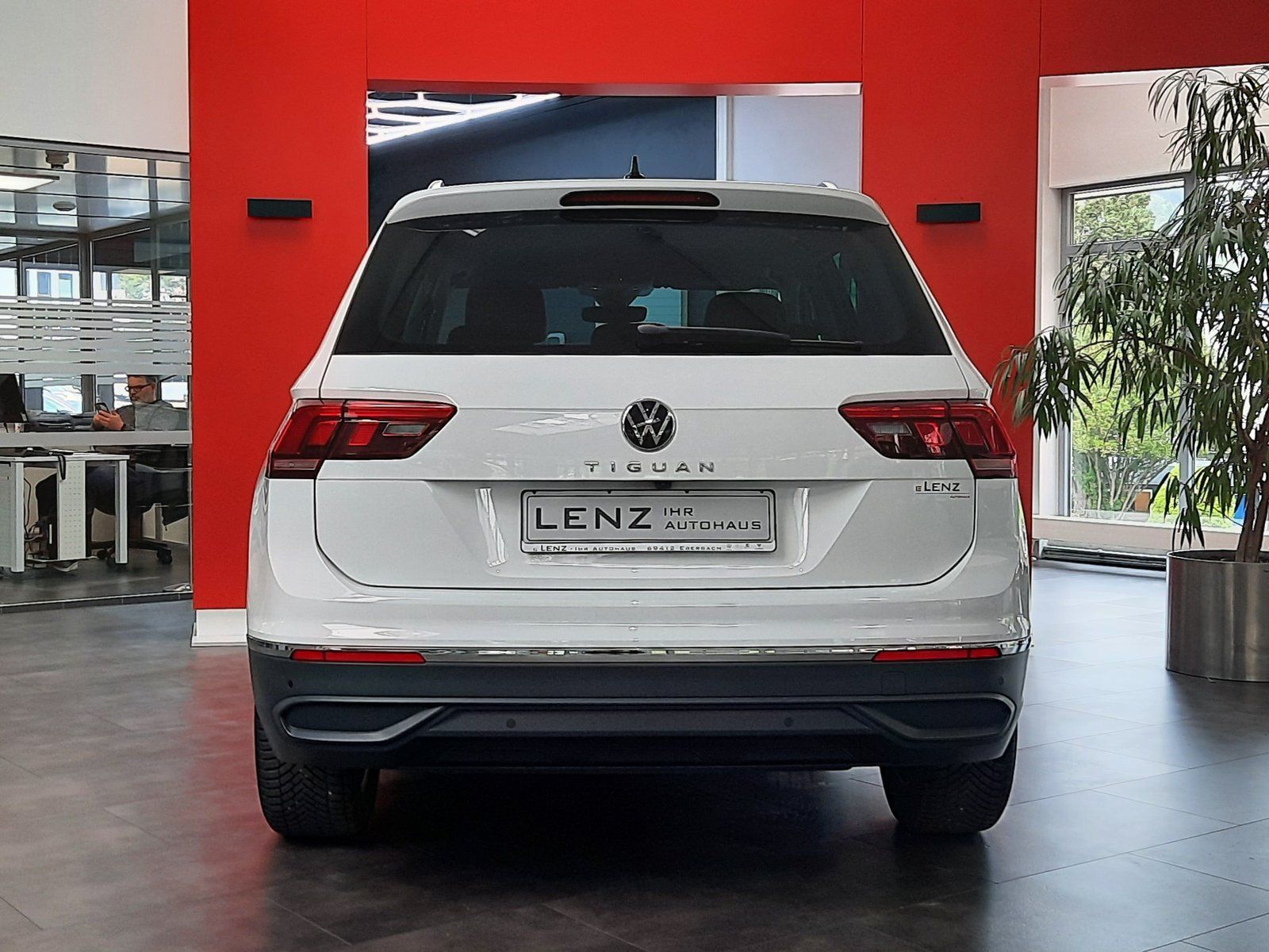 Fahrzeugabbildung Volkswagen Tiguan Active TSI *Navi*Cam*LED*PDC*Sitzhzg*ACC*