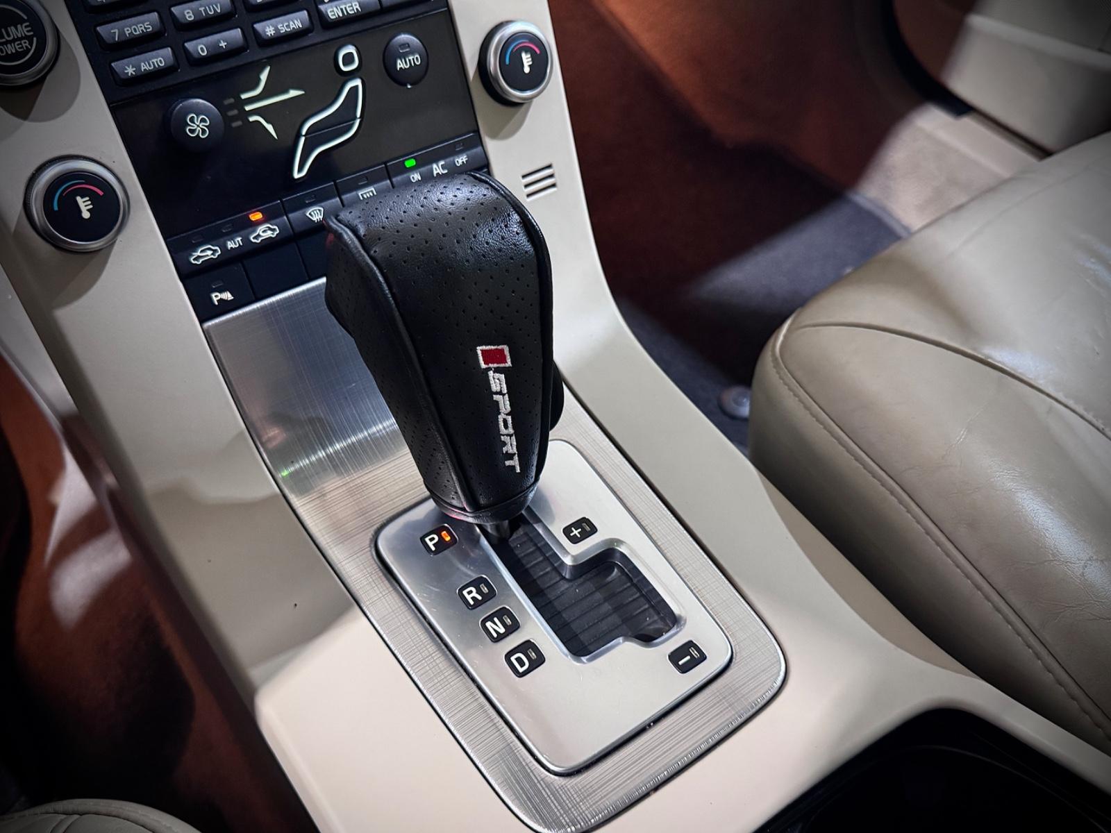 VOLVO V70 - 2.0 l - 203 CV - BVA - CUIR
