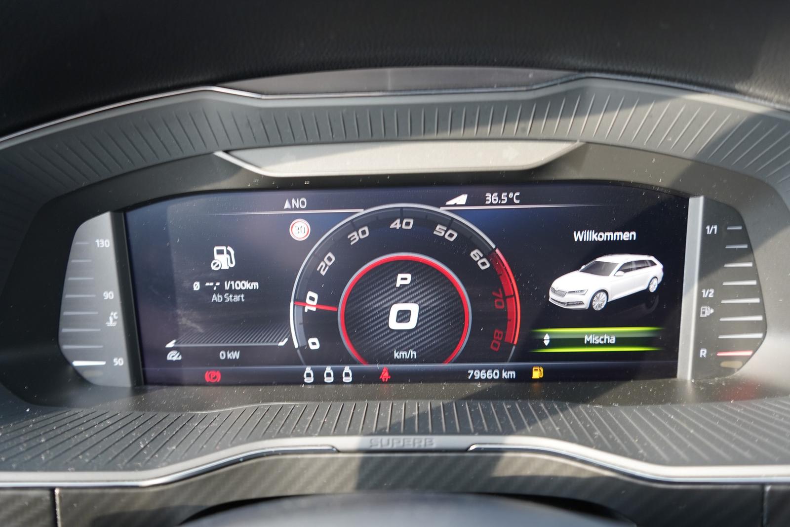 Skoda Superb Combi 2.0TSI Sportline DSG LED Panorama