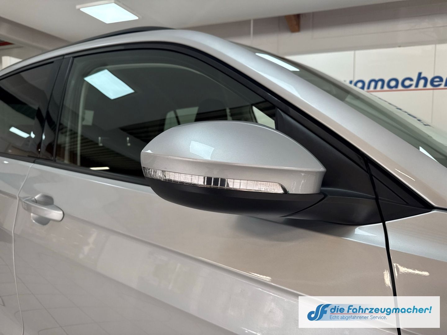 Fahrzeugabbildung Volkswagen T-Cross 1.0 TSI 85 kW Life Digitales Cockpit LED