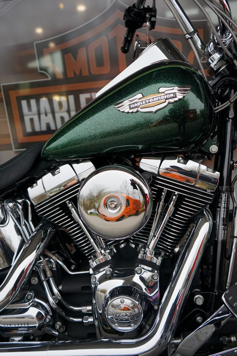 Fahrzeugabbildung Harley-Davidson Softail Deluxe im Chicano Style