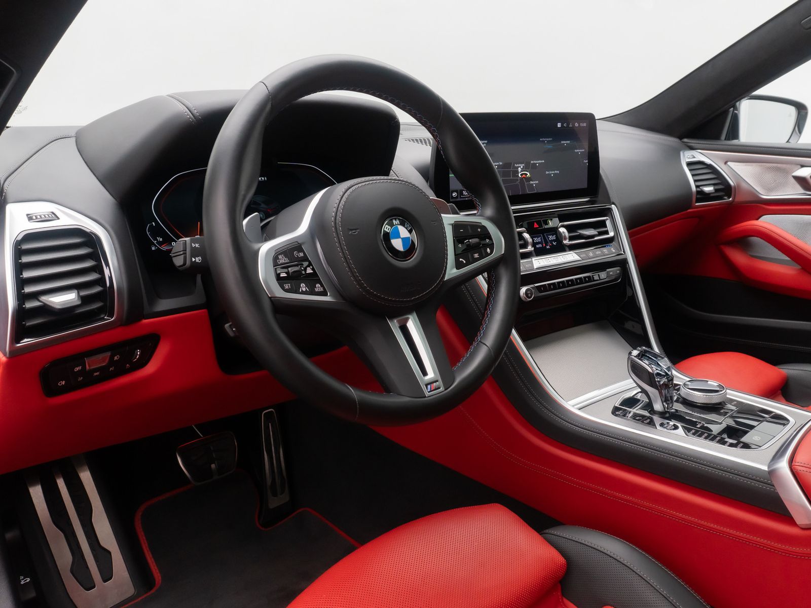 Fahrzeugabbildung BMW M850i xD Gran Coup&eacute; Panorama Individual B&W Voll