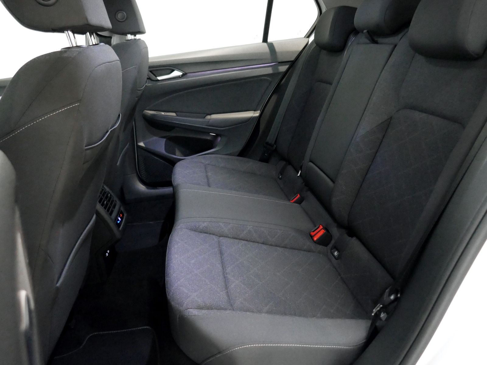 Fahrzeugabbildung Volkswagen Golf VIII Life 2.0 TDI | LED PDC ACC Navi