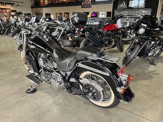 Fahrzeugabbildung Harley-Davidson FLSTNI Softail Deluxe Custom 96cui Twin Cam