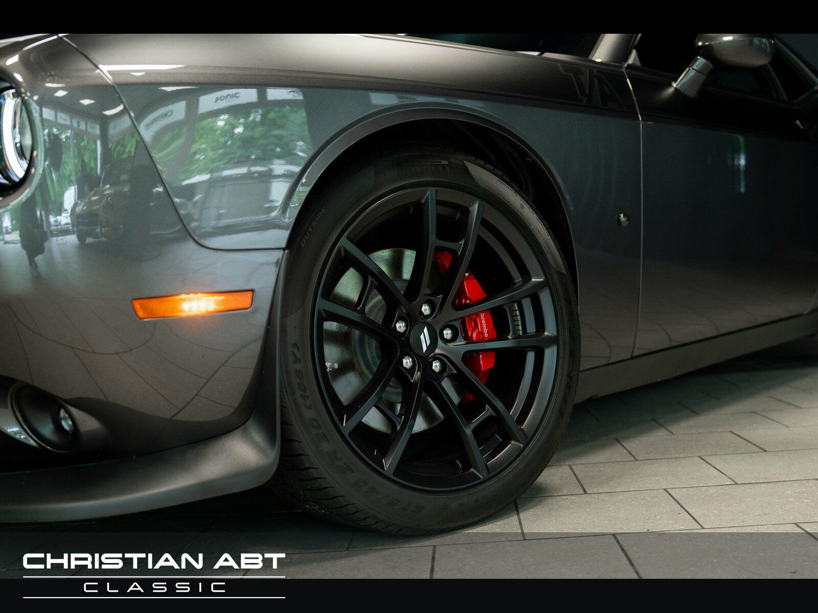 Fahrzeugabbildung Dodge Challenger R/T 5.7 V8 HEMI