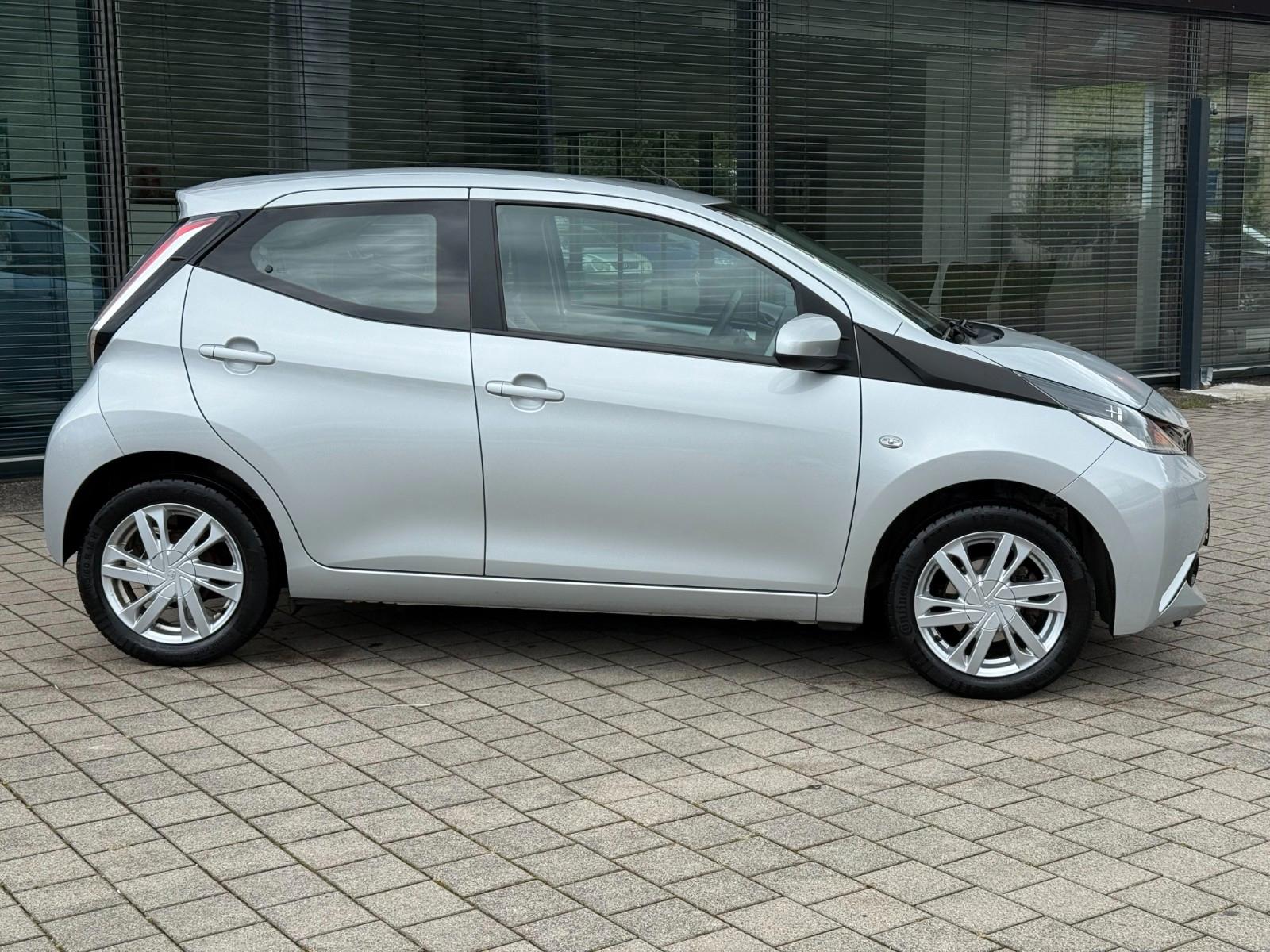 Toyota Aygo AYGO x-play touch 1.Hand