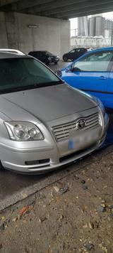 Toyota Avensis - Toyota Avensis aus 2005 mit Diesel-Antrieb