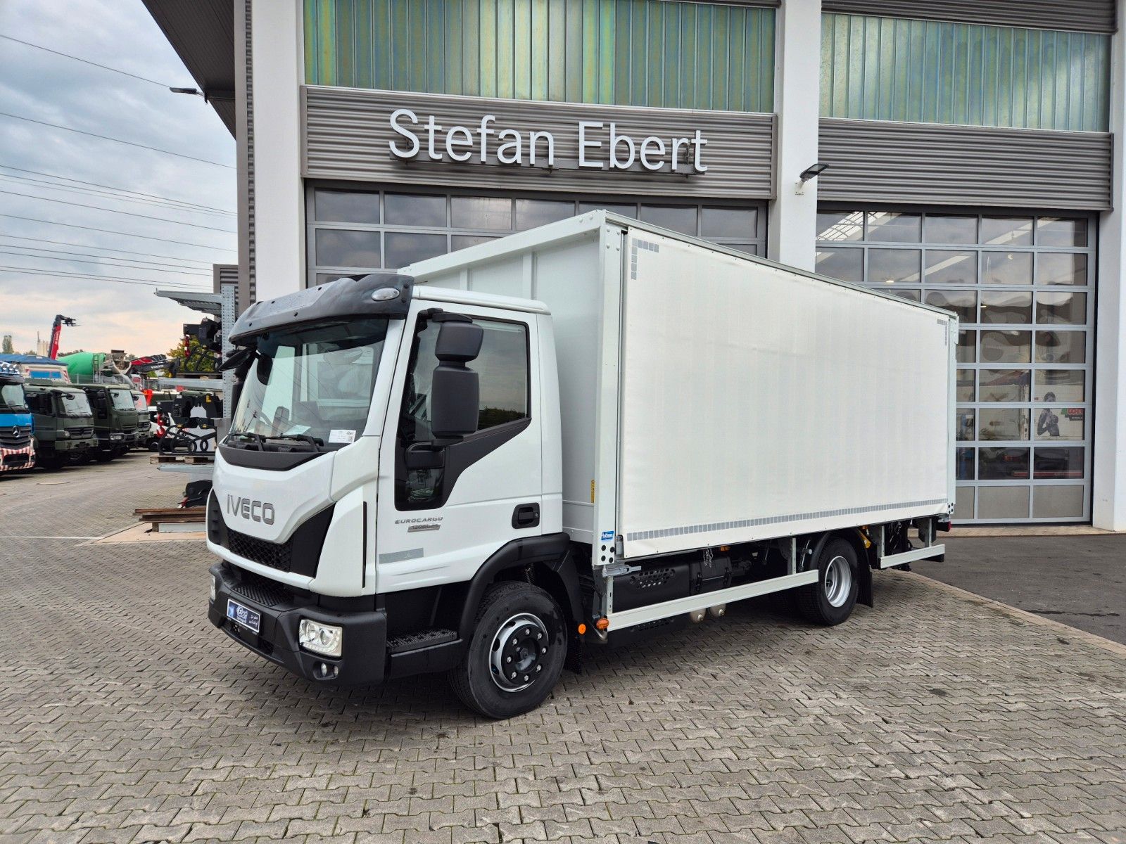 Fahrzeugabbildung Iveco Eurocargo ML120EL25/P Böse Schiebeplanen LBW AHK