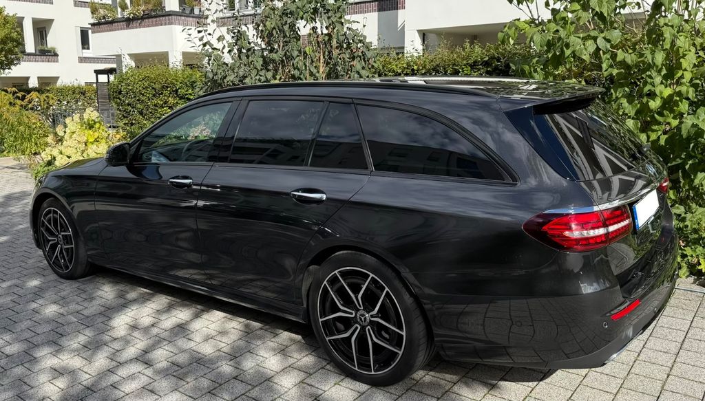 Image of Mercedes-Benz E 300