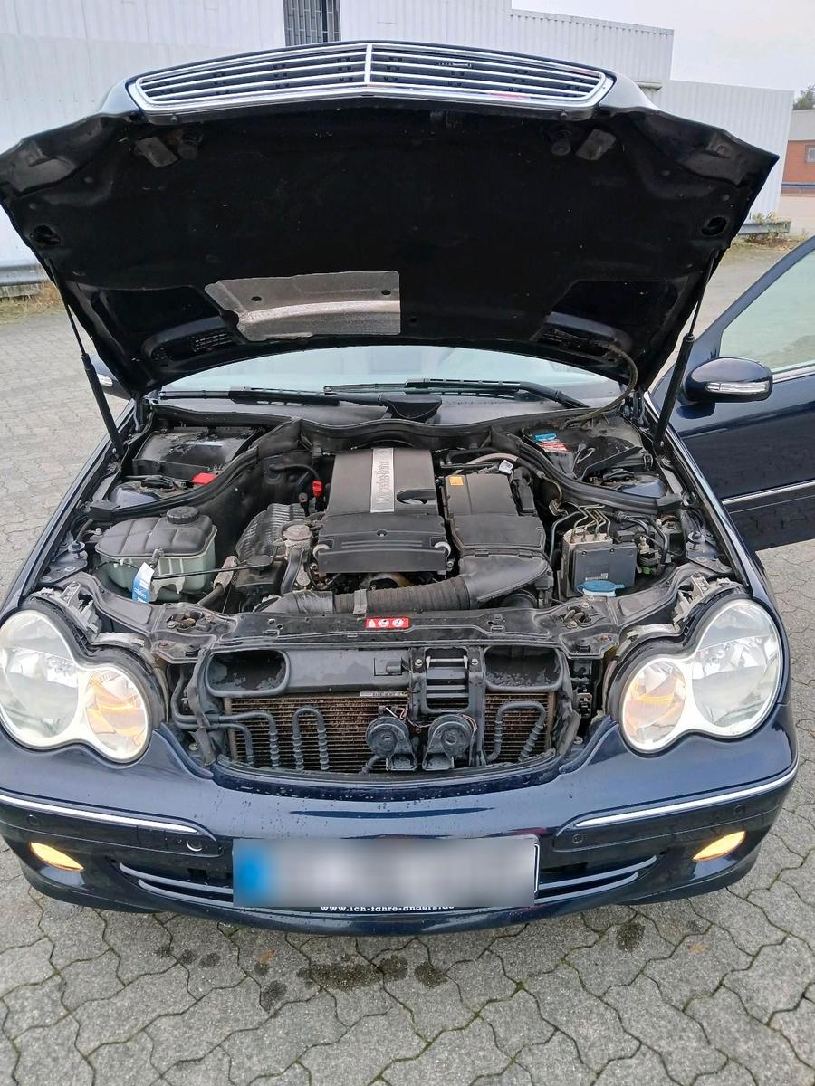 Mercedes-Benz C200 2005 — photo 10
