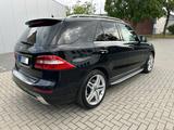 Mercedes-Benz ML 500*AMG*DISTRONIC*PANO* - Mercedes-Benz ML-Klasse mit Benzin-Antrieb: Geländewagen