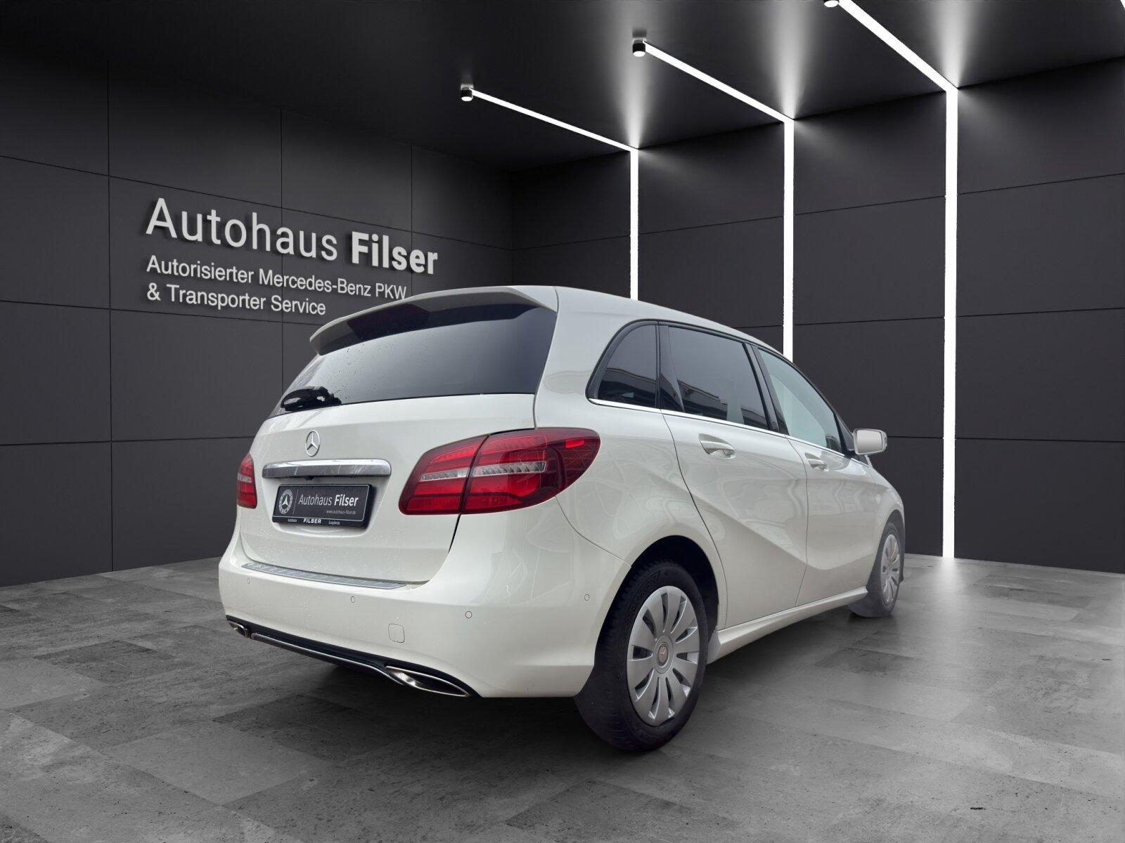 Mercedes-Benz B 180*Urban*AHK*Kamera*Memory* LED*Navi*8-fach*