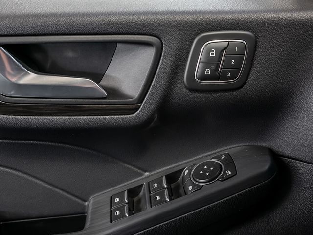 Ford Kuga 2.5 Plug-In Hybrid Vignale Stauassistent