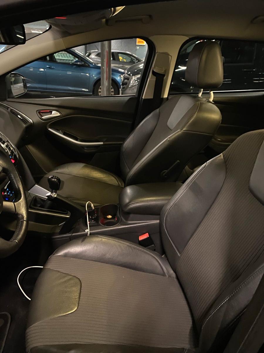 Ford Focus 2012 — photo 8