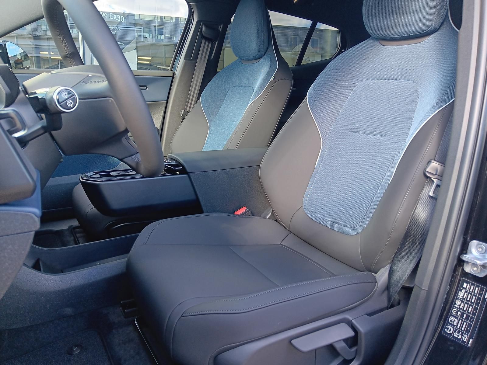 Fahrzeugabbildung Volvo EX30 Single Plus 2WD Pure Electric