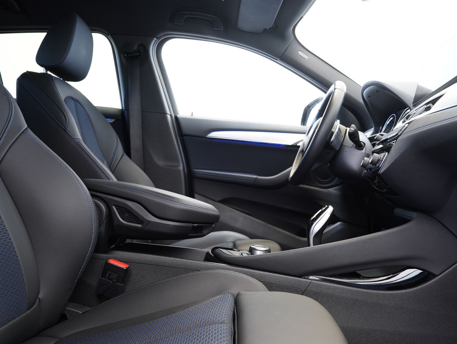 Fahrzeugabbildung BMW X2 sDrive 20 i M Sport LED/HEADUP/KEYLESS/KAMERA