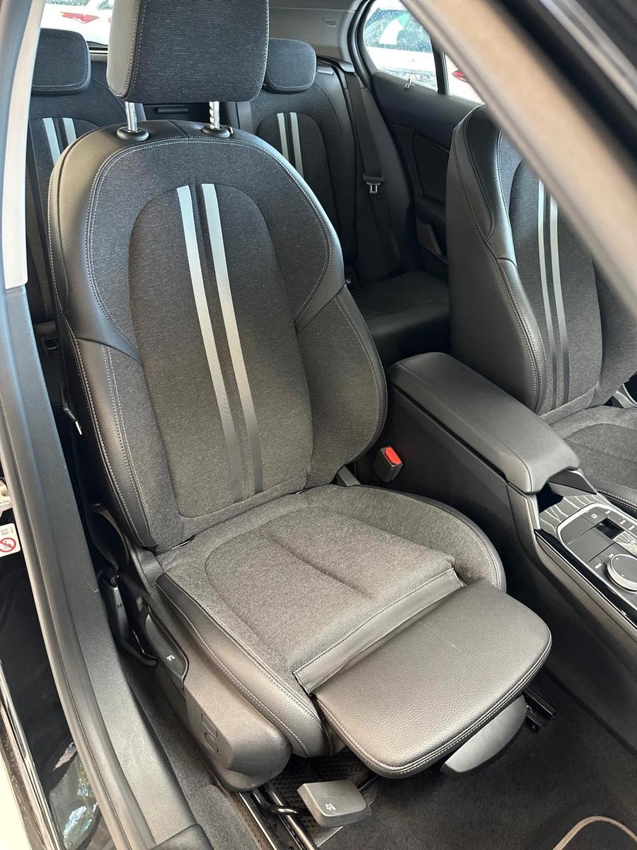 BMW 118i 1 Limousine Navi HeadUp Sport Line 8fach