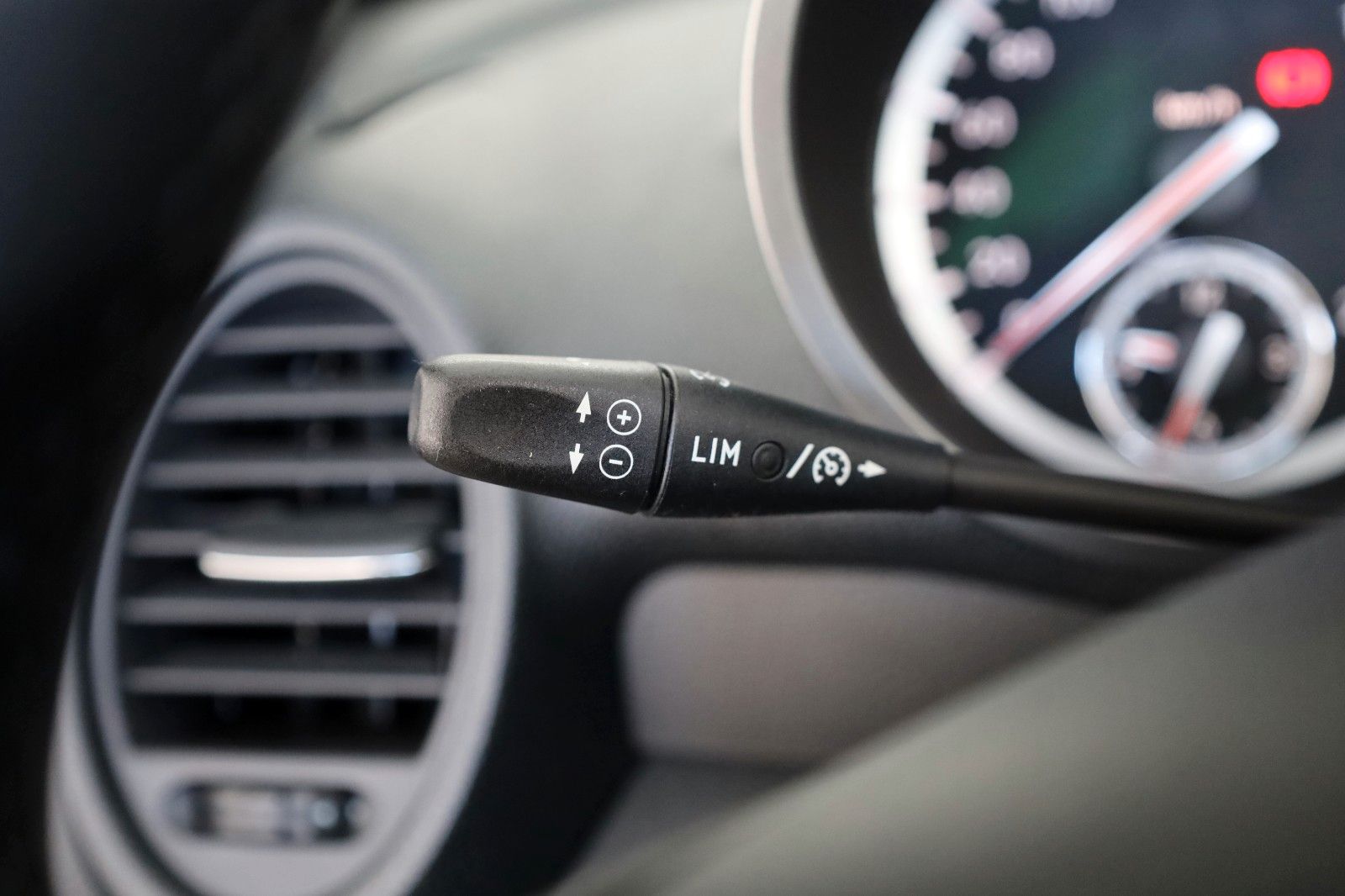 Fahrzeugabbildung Mercedes-Benz SLK 200 Kompressor Roadster Leder,Navi,Airscarf