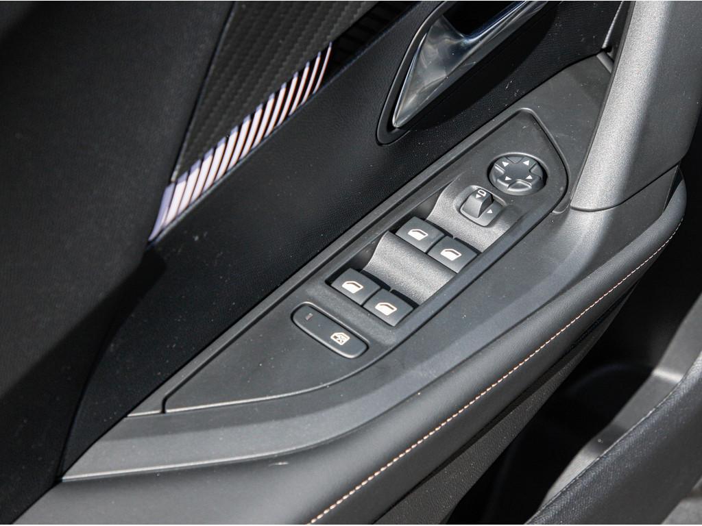 Peugeot 2008 1.2 Hybrid 145 Allure PDC SHZ KAMERA NAVI