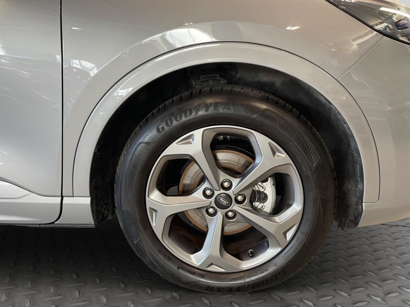 Fahrzeugabbildung Ford Kuga Hybrid ST-Line WINTERPAKET Navi LED Tempoma