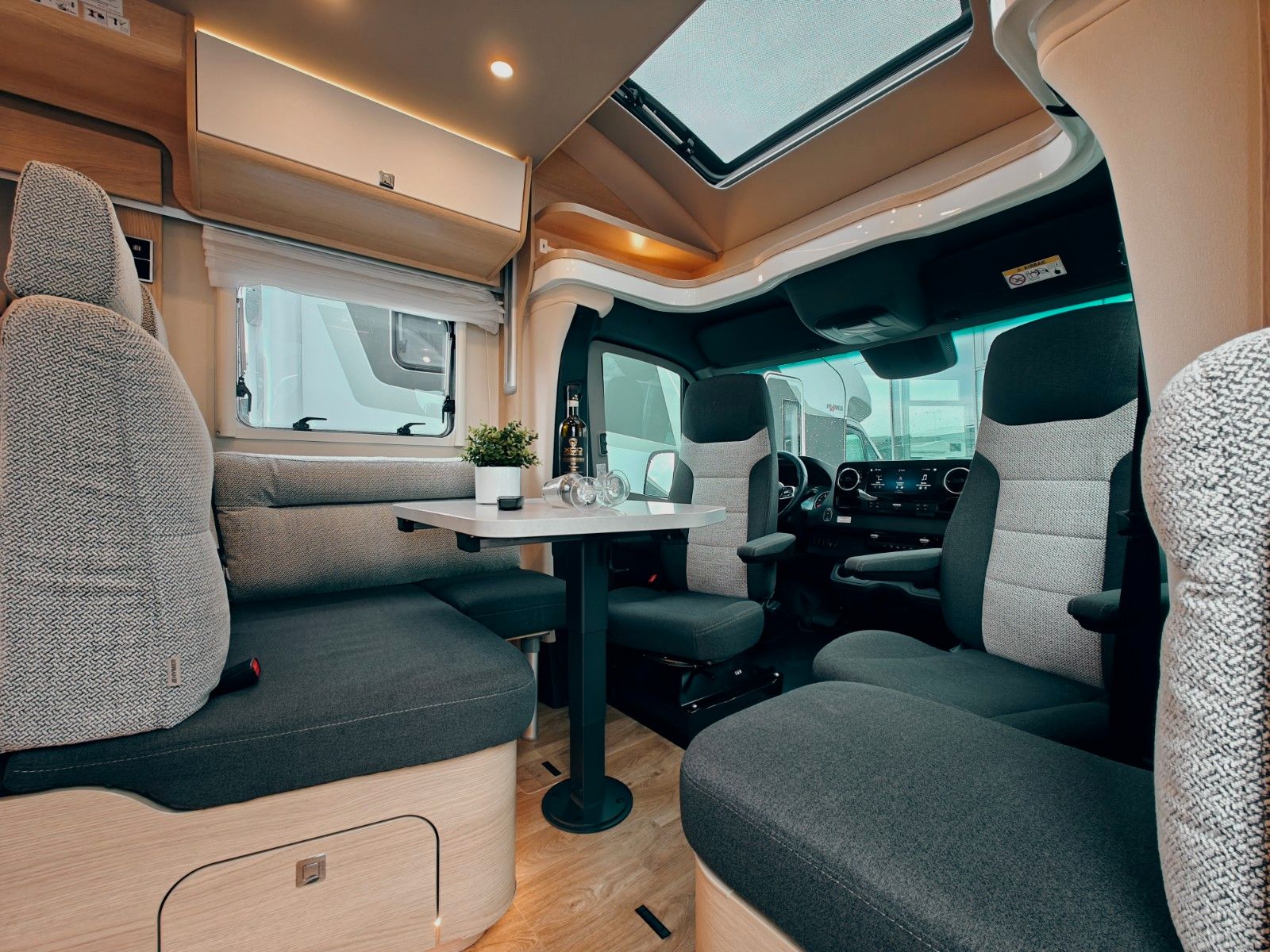 Fahrzeugabbildung HYMER / ERIBA / HYMERCAR B-KLASSE MC T 680 - AUS ERSTBESITZ