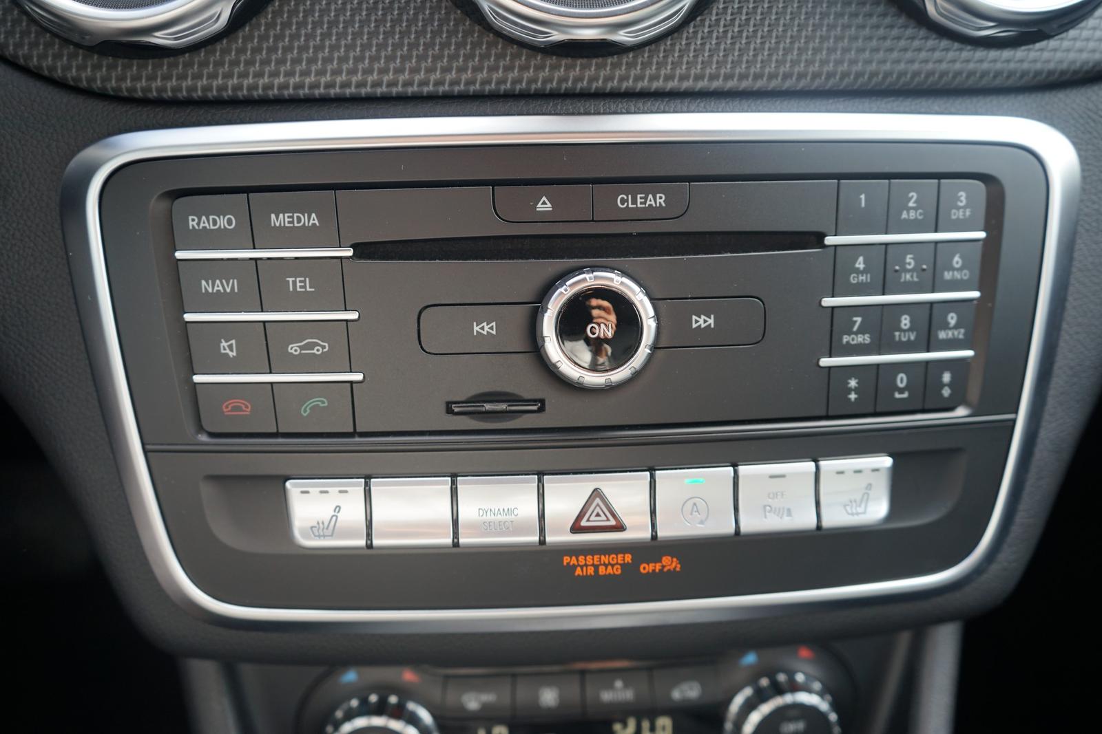 Mercedes-Benz GLA 200 Style LED Navi Sitzheizung Teilleder AHK