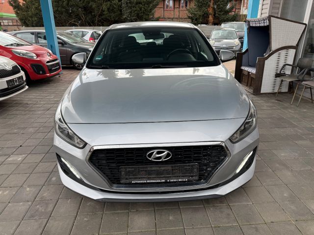 Hyundai i30 1.6 CRDi 70kW Select TÜV  & AU 05/ 2026