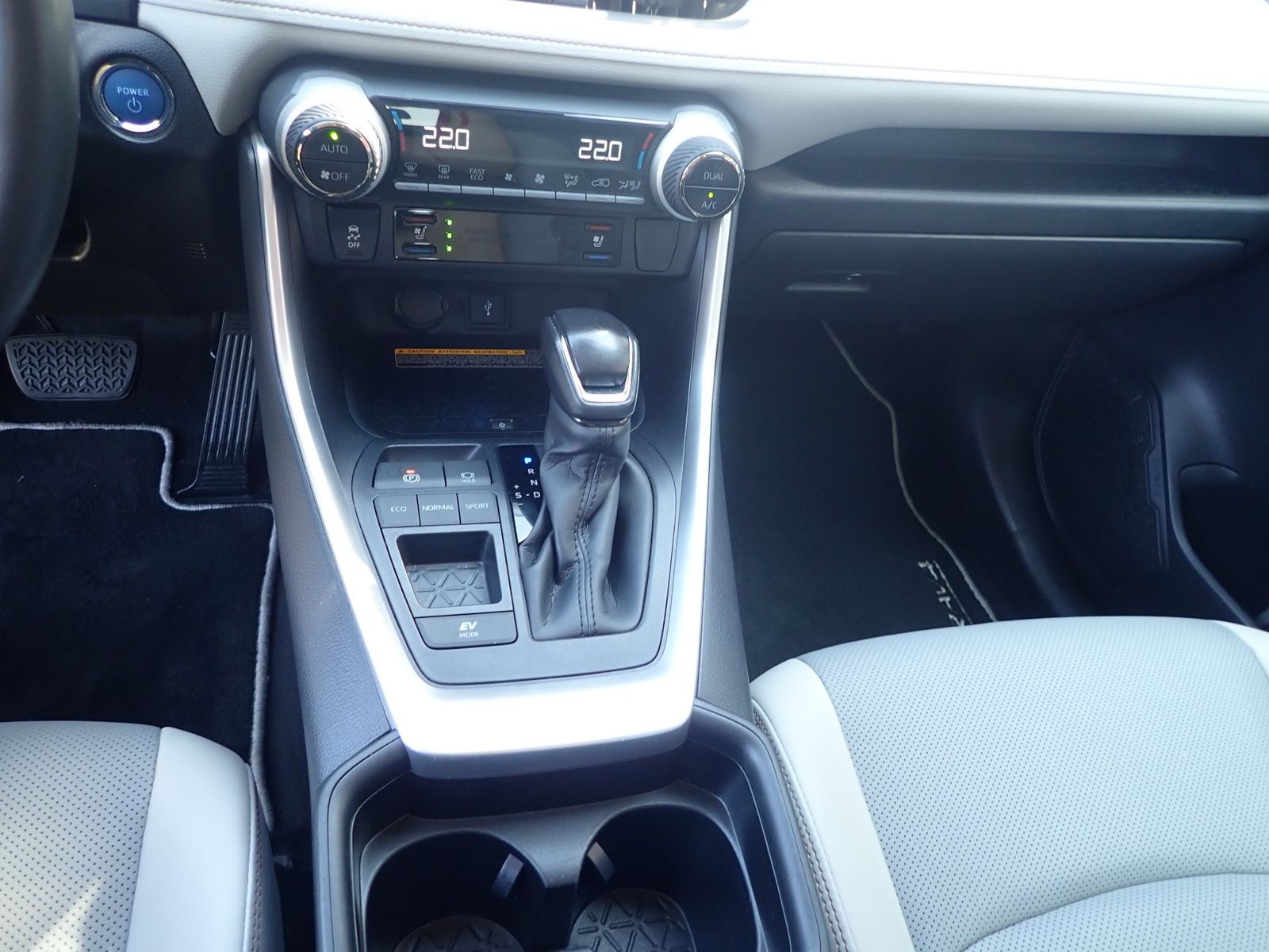 Fahrzeugabbildung Toyota RAV 4 Hybrid 4x2 Lounge LEDER BEIGE
