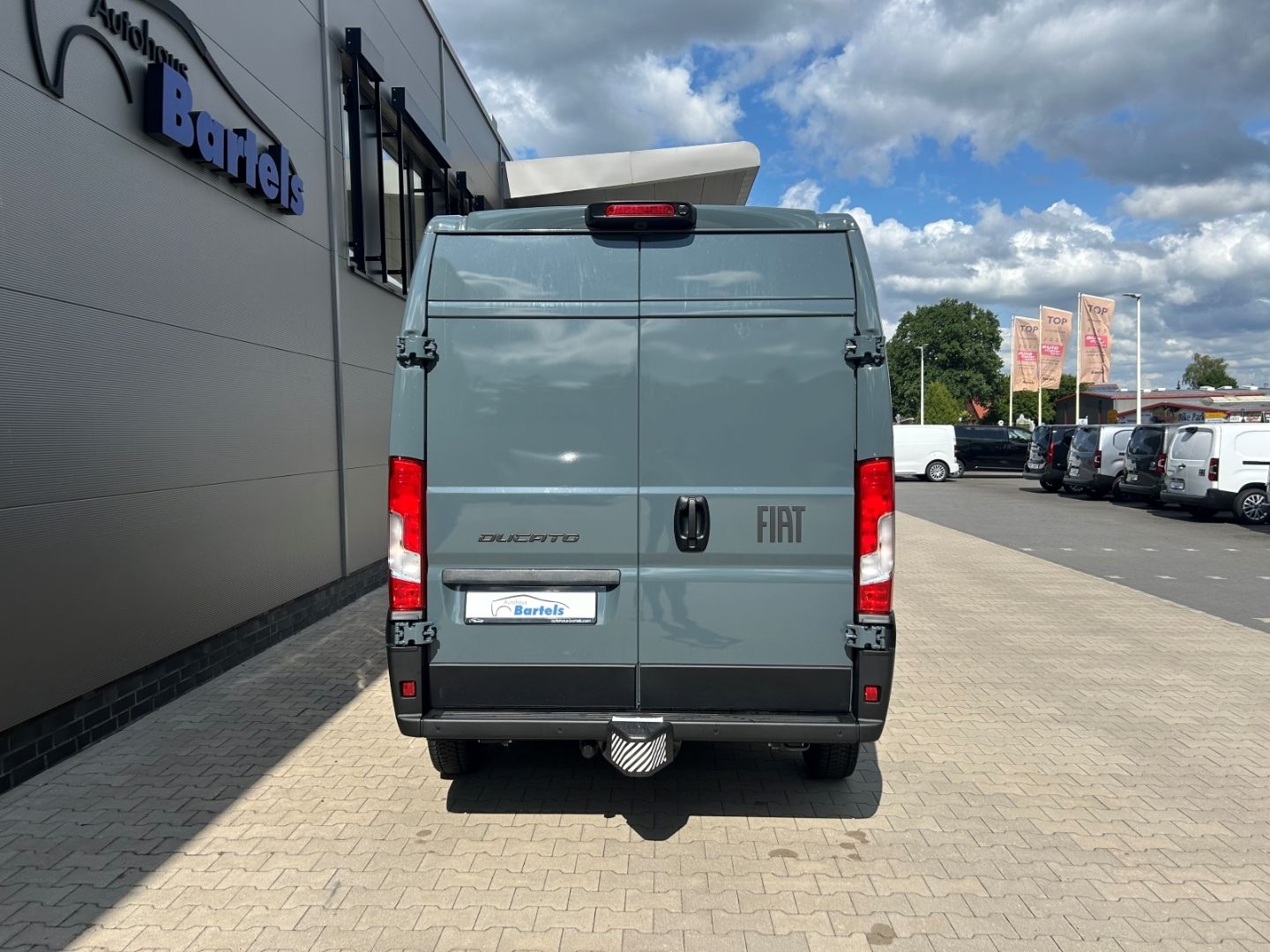 Fahrzeugabbildung Fiat Ducato H2 Kastenwagen 35 L3H2 180 Multijet 10 Zo