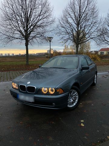 BMW E39 520i