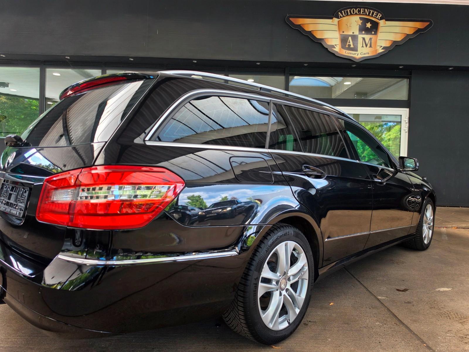 Mercedes-Benz E200 2011 — photo 24