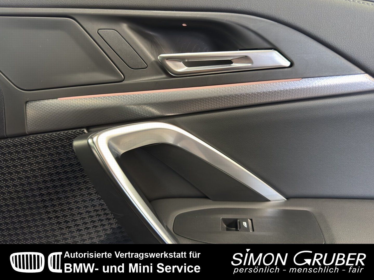 Fahrzeugabbildung BMW iX1 xDrive30 M Sport Pano el.Heckklappe AHK LED