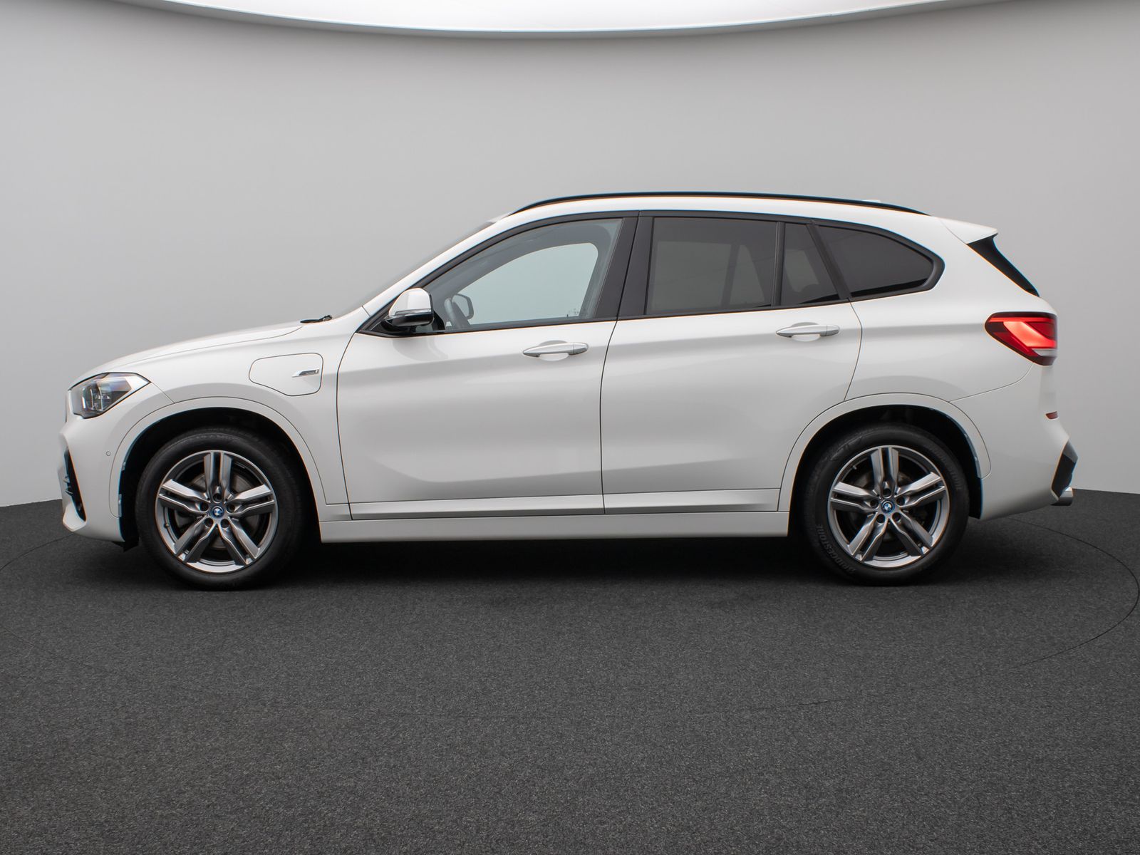 Fahrzeugabbildung BMW X1 xD25e M Sport Kamera HUD Stop&Go AHK Komfort