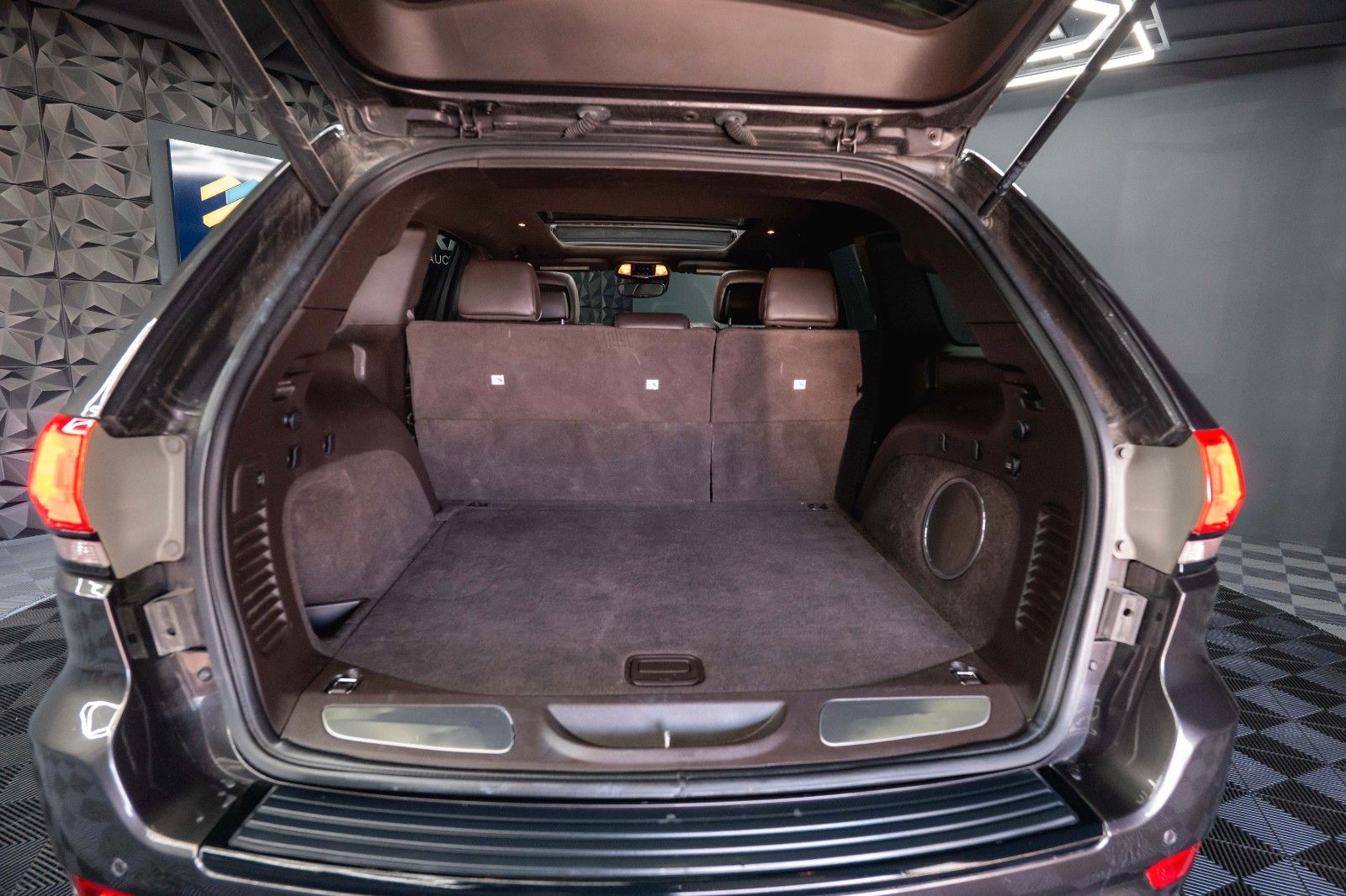 Fahrzeugabbildung Jeep Grand Cherokee 5.7 V8 SRT OVERLAND *Pano*ACC*19%