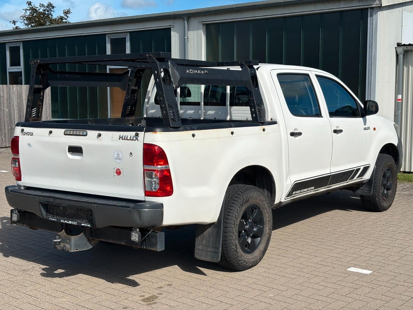 Toyota Hilux Double Cabine 2.5 144ch BVM - Carnet entretien - Attelage - Pneus toutes saisons