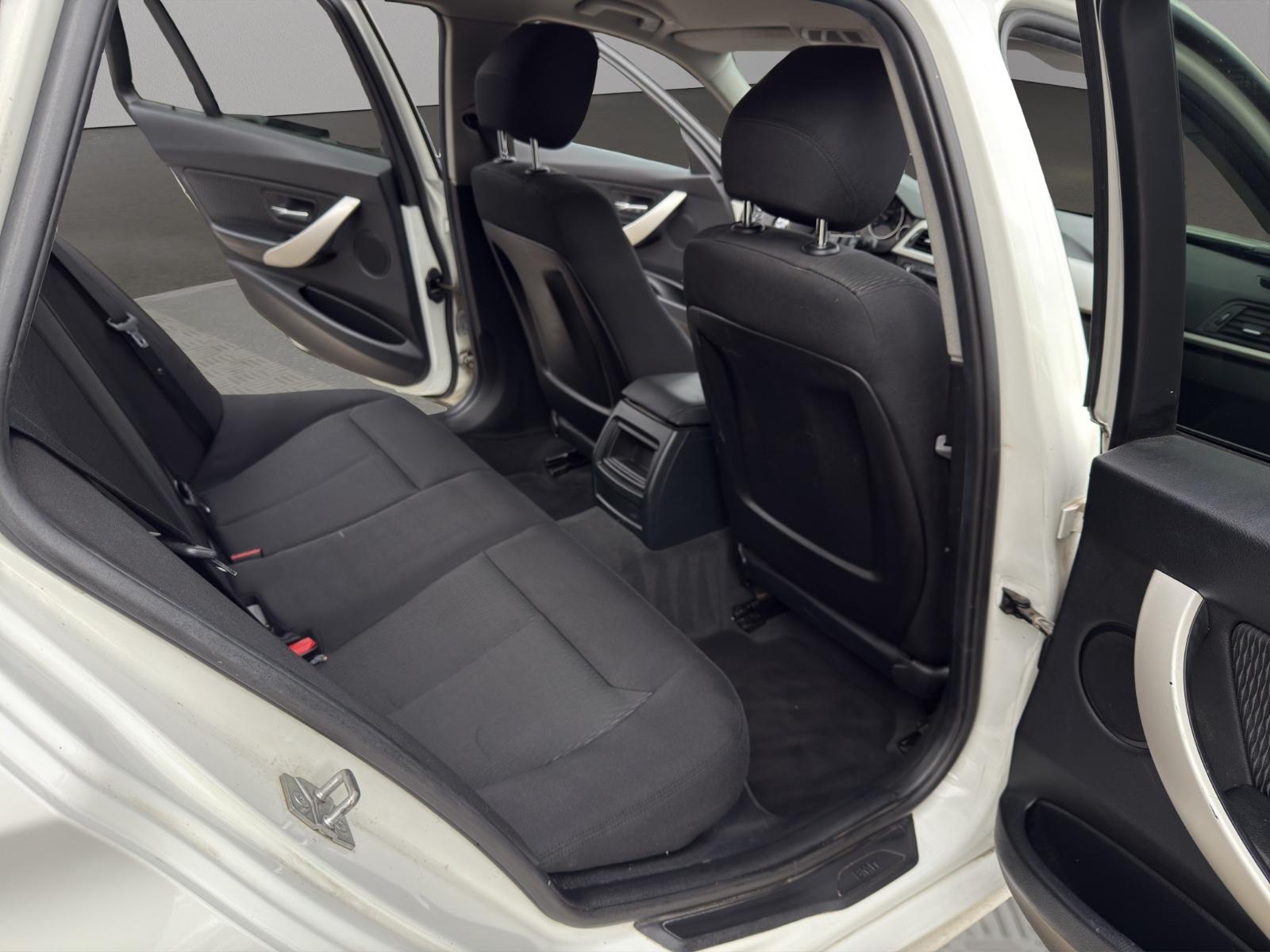 BMW 318 2014 — photo 12