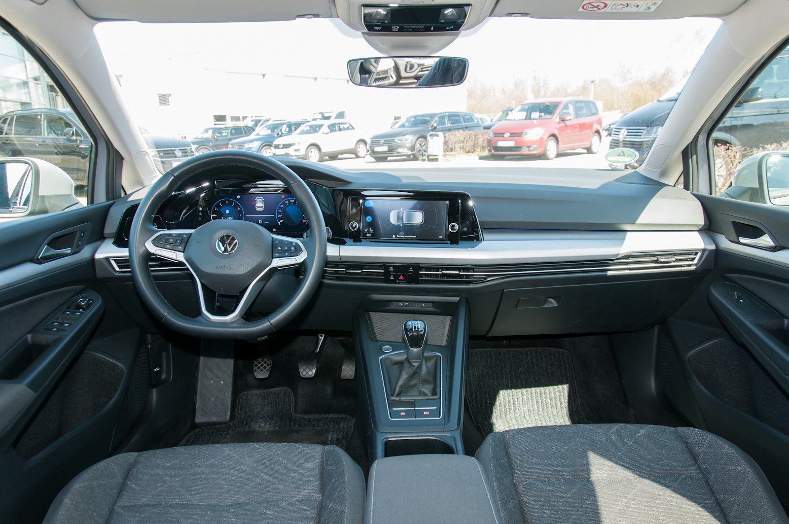Fahrzeugabbildung Volkswagen Golf VIII 1.0 TSI Life Alu LED Sitzh. ACC PDC