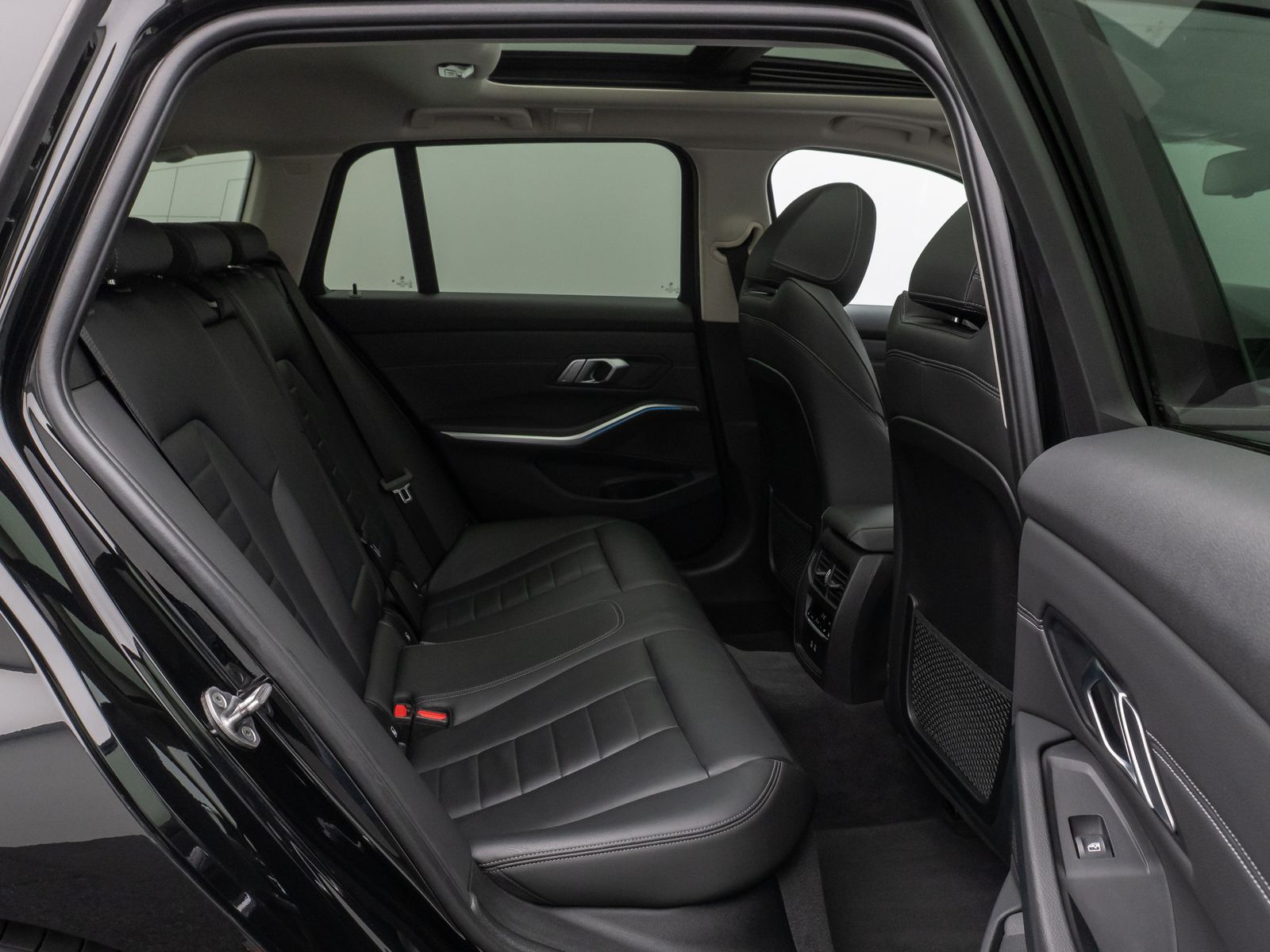 Fahrzeugabbildung BMW 330e xD Sport Line Panorama DAB HiFi Stop&Go AHK
