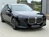 BMW 740d xDrive M-SPORT/B&W/PANO/HEAD/GARANTIE - mit Diesel-Antrieb: Schwarz, Vollleder, Garantie