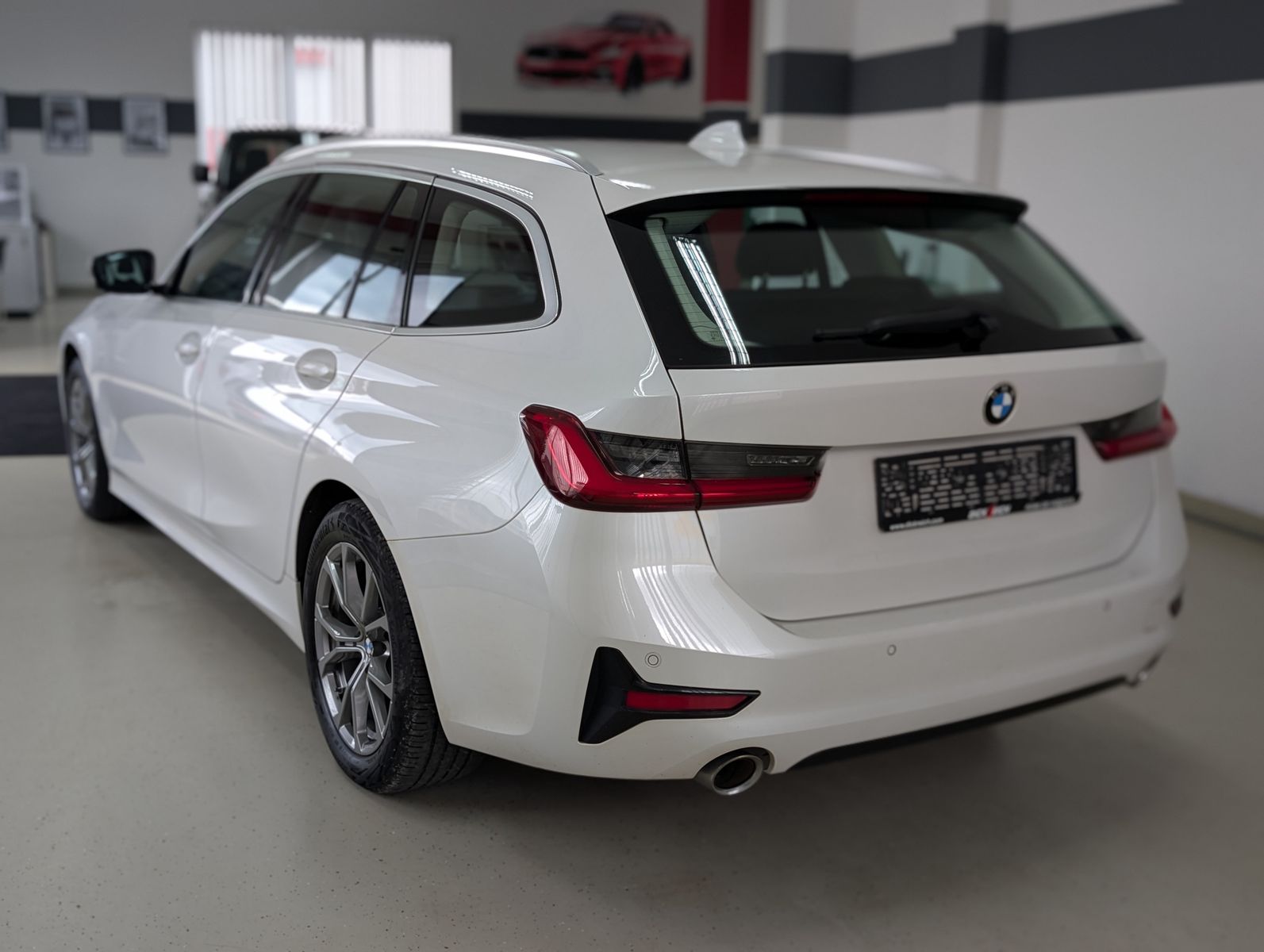 Fahrzeugabbildung BMW 320 d Sport Line LED TEMP SHZ PDC NAVI APP