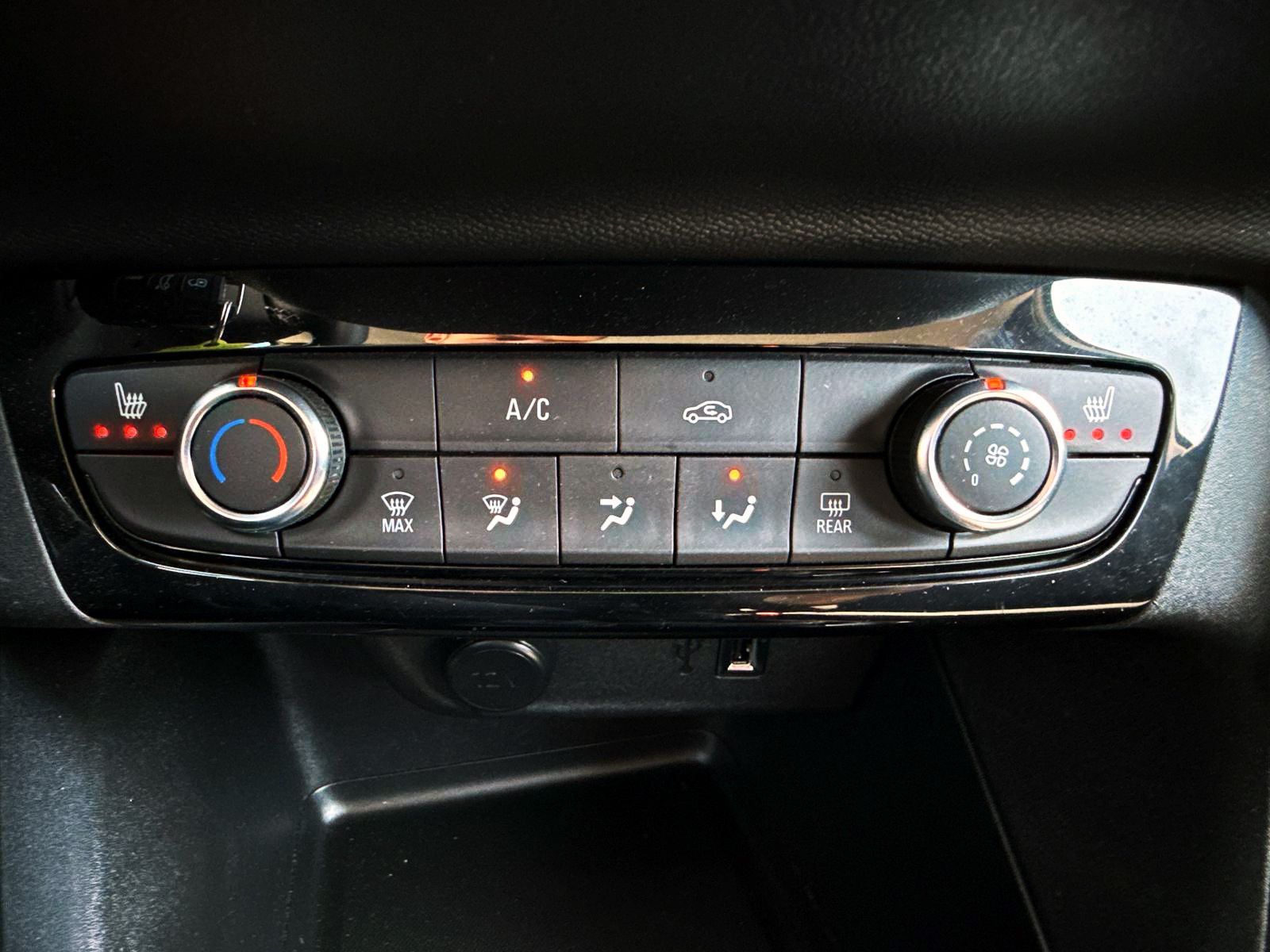 Fahrzeugabbildung Opel Corsa-F Elegance 1.2 Turbo LED SHZ NAV TEMP PDC
