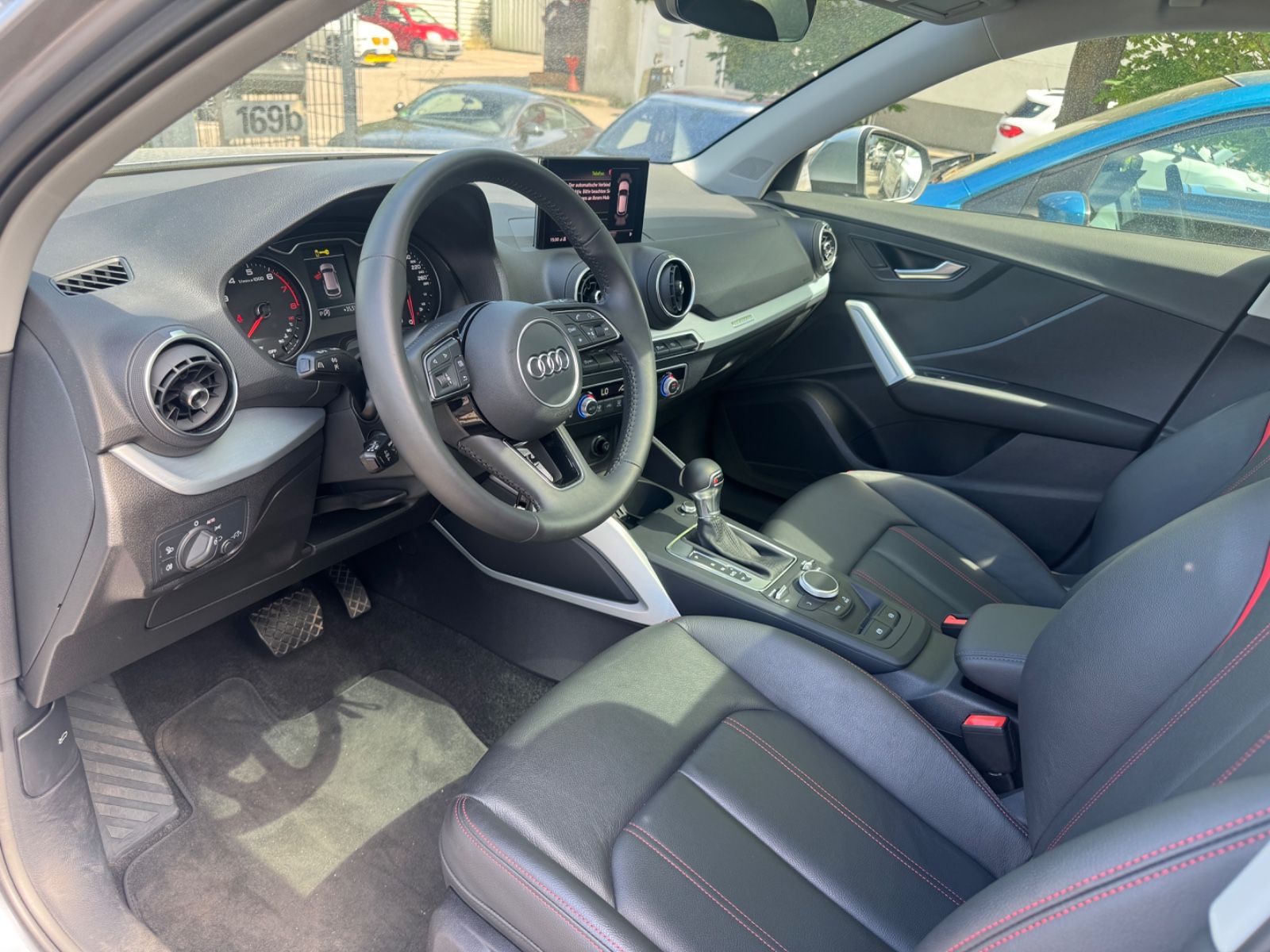 Fahrzeugabbildung Audi Q2 40 TFSI quattro S Line Leder+Navi+Panorama+LE