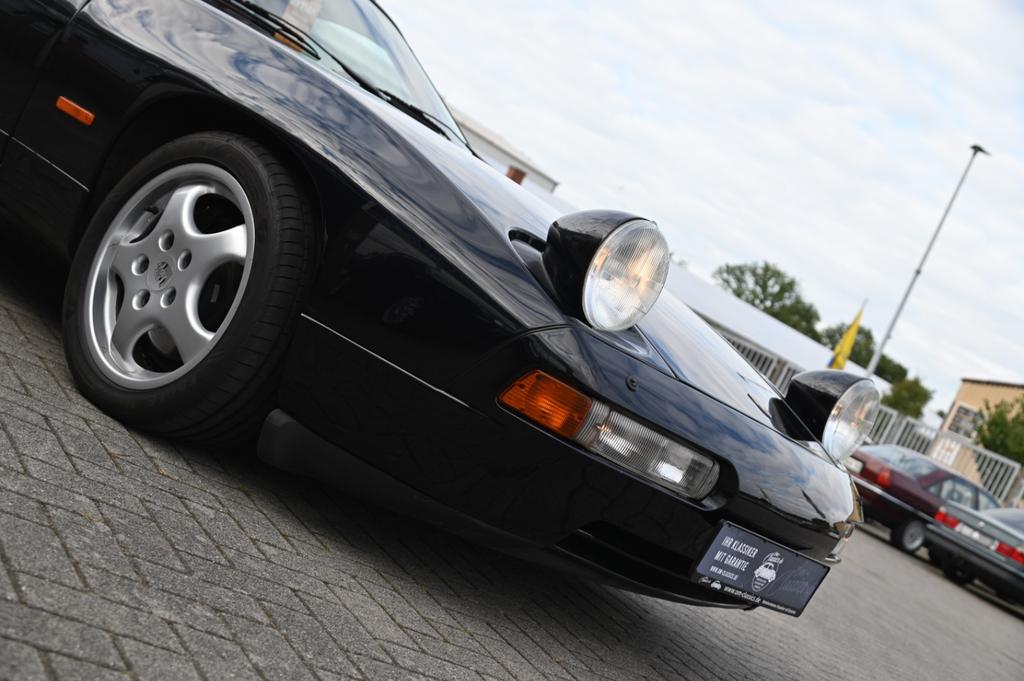 Porsche 928